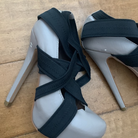 Strappy High heels - Picture 2 of 2